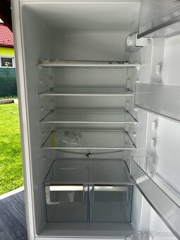 Vstavaná chladnička z mrazničkou - 4