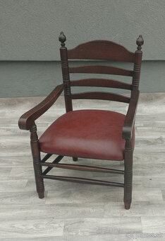 Set nízkych stoličiek s rebríkovým operadlom. - 4