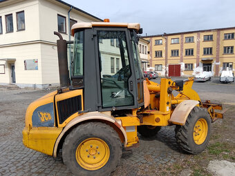 Kolový nakladač JCB 407 - 4