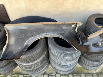 ľavý predný blatník Mercedes W123 - 4