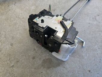 Zámok dverí Hyundai i20 - 4