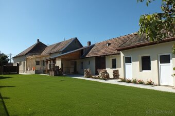 Zrekonštruovaný 4-izbový rodinný dom vo Veľkých Úľanoch - 4