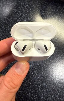 Apple AirPods 4 - 4