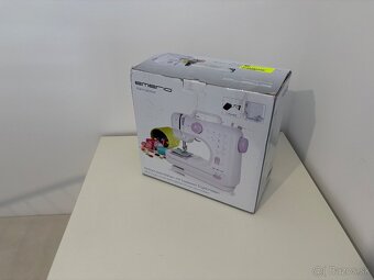 Nový šijací stroj ešte nevybalený - 4