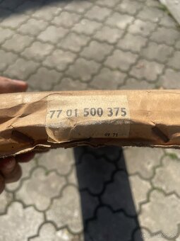 Predám originálnu prednú masku Renault R6/6 - 4