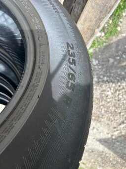 Michelin 235/65/17”-104W - 4