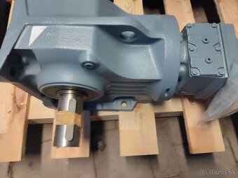 Motor s prevodovkou sew k77 - 4
