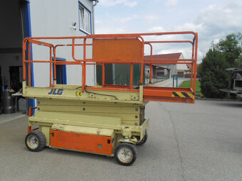 Nožnicová pracovná plošina JLG 2646ES - 4