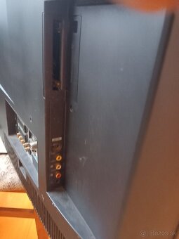 Samsung LCD TV - 4