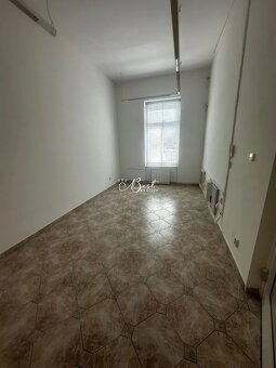 Kancelária v centre mesta s výhľadom na hrad 15m2 - 4