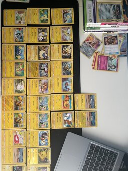 Pokémon kartičky – 300 ks + album + kovová krabička – 200 € - 4