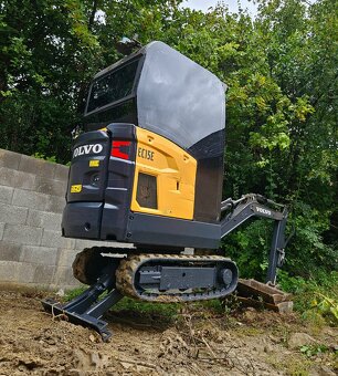 Pásovy bager VOLVO EC 15E - 4