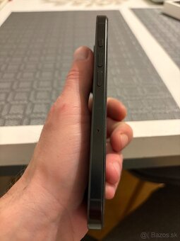 iPhone 16 Pro 256 GB - 4