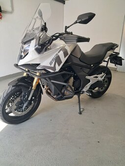 CFMoto 650 MT - 4