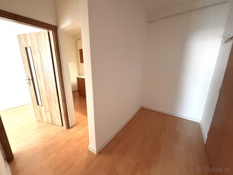 2x obchodné priestory v centre Zlatých Moraviec na prenájom - 4
