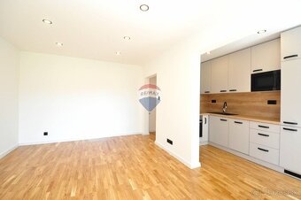 PREDAJ, 2,5 izbový byt, 54,90 m2, Ul. Dr. A. Stodolu - 4