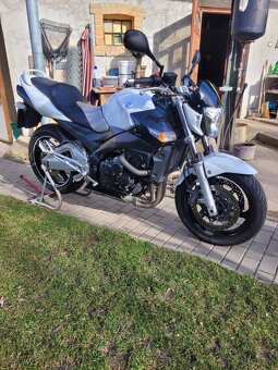 Suzuki gsr 600. - 4
