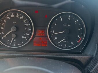 Predám bmw e90 330xi 2006 - 4