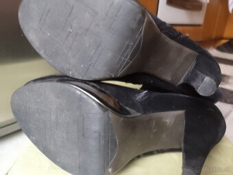 čierne čižmy na opätku č.36 - 4