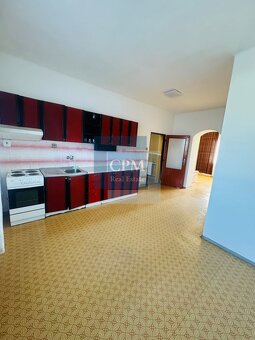 Ponúkame na predaj 5 - izbový poschodový podpivničený dom v - 4