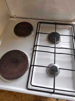 Predám kombinovaný sporák plyn - elektro - 4