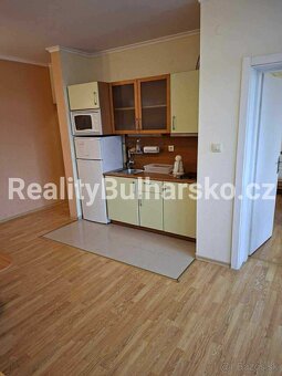 Prostorný apartmán 2+kk s výhledem na bazén 250m od pláže - 4