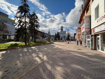 Na prenájom obchodný priestor s výkladom v centre mesta - 4