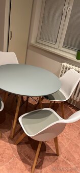 Kuchynsky stol a 4 stolicky - 4