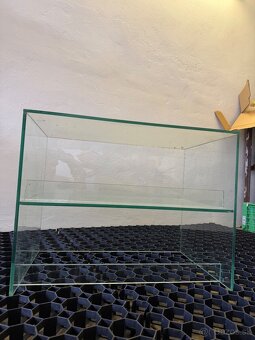 Predam sklenenú vitrínu - 4