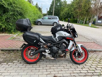 Yamaha MT09 - 4