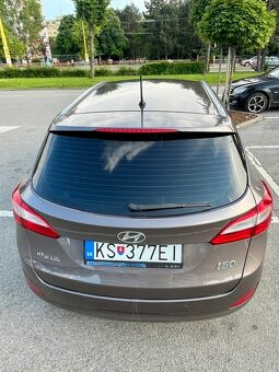 Hyundai i30 CW Kombi 1.6i MPI 16V DOHC Family - 4