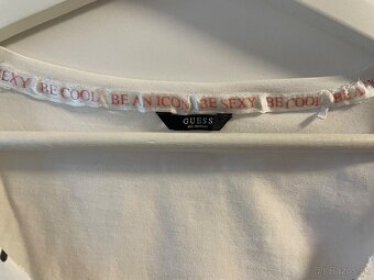 Dámske tričko Guess – biele s logom - 4