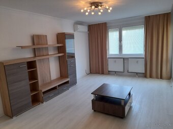 Rezervovaný kompletne zrekonštruovaný 4-izbový byt - 4