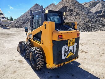 Nakladač CAT 226 - 4