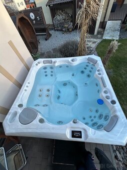 Vírivka Jacuzzi Wellis - 4