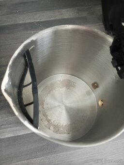 Rýchlovarná kanvica Electrolux - 4