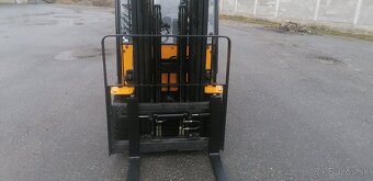 HYUNDAI 30BH-9 AKU triplex, boční posuv - 4