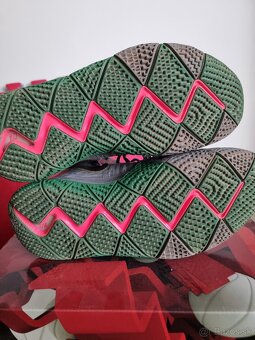 Nike Kyrie 4 - 4
