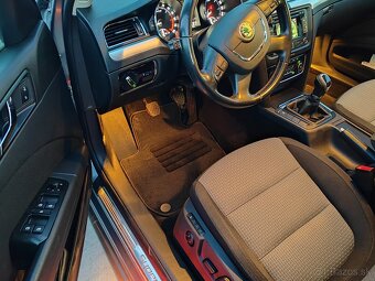 Škoda Superb Combi 2.0 TDI CR 140k Ambition - 4