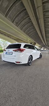 Toyota auris 2018 hybrid Combi - 4