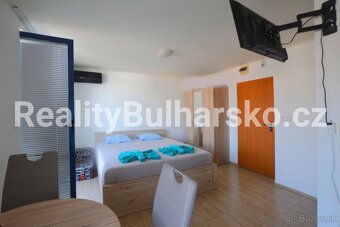 Útulné zařízené studio1+kk,45m² s terasou 250m od pláže - 4