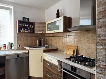 NA PREDAJ: 3-izbový byt s terasou, záhradou a garážou - 4