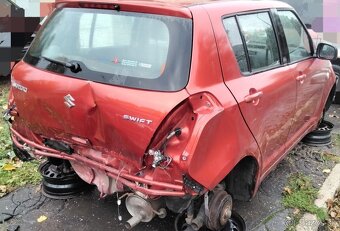 Suzuki SWIFT 1.3 2007 predám DVERE, MOTOR M13A, PREVODOVKA a - 4