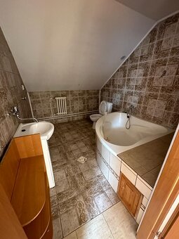 Prenajmeme/predame byvalu synagogu v Tvrdosine - 4