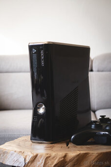 XBOX 360 SLIM 320GB RGH + 2x ovládač - 4