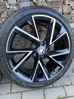 Škoda Octavia 3 kolesa Vega 18, letní pneu 225/40 - 4