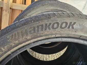 285/40R22 - 4