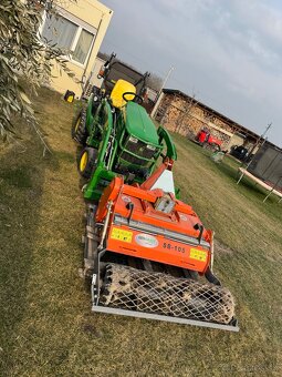 John Deere 1026r a čelným nakladačom a ŠPZ - 4