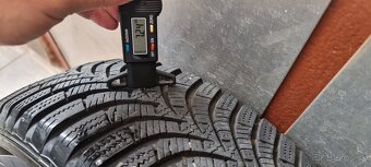 Predám 2xzimné pneumatiky 175/65 r14 Hankook - 4
