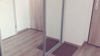 Pokojné bývanie pri lese a jazere – 1-izbový apartmán v Rezi - 4
